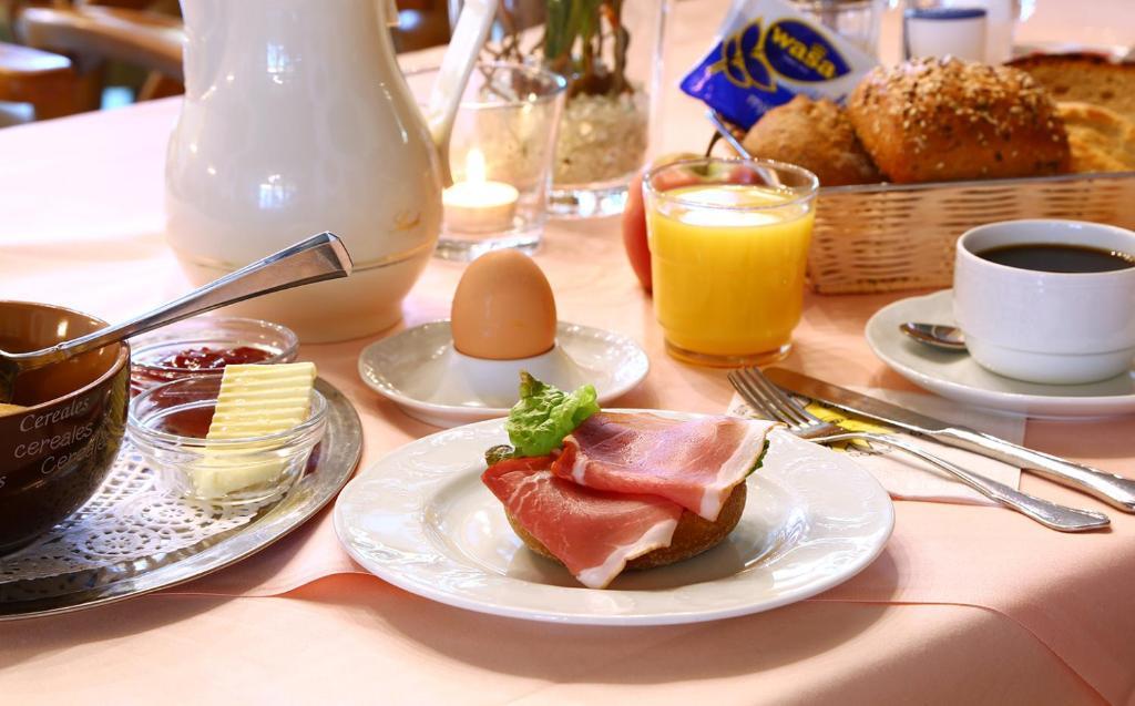 Hotel Kaiserpfalz بادربورن المظهر الخارجي الصورة